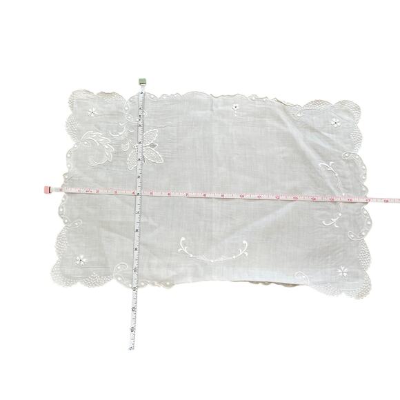 Vintage Cotton White Embroidered Placemats, Floral, Set of 4 - Picture 5 of 7